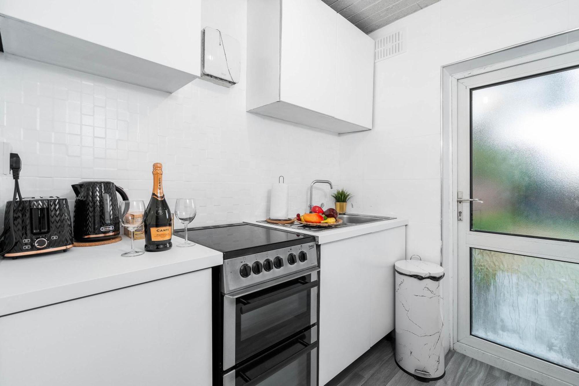 4 Bedroom House - Accommodates 7 - Garden - Parking - Netflix - Wifi - 559T Birmingham Ngoại thất bức ảnh