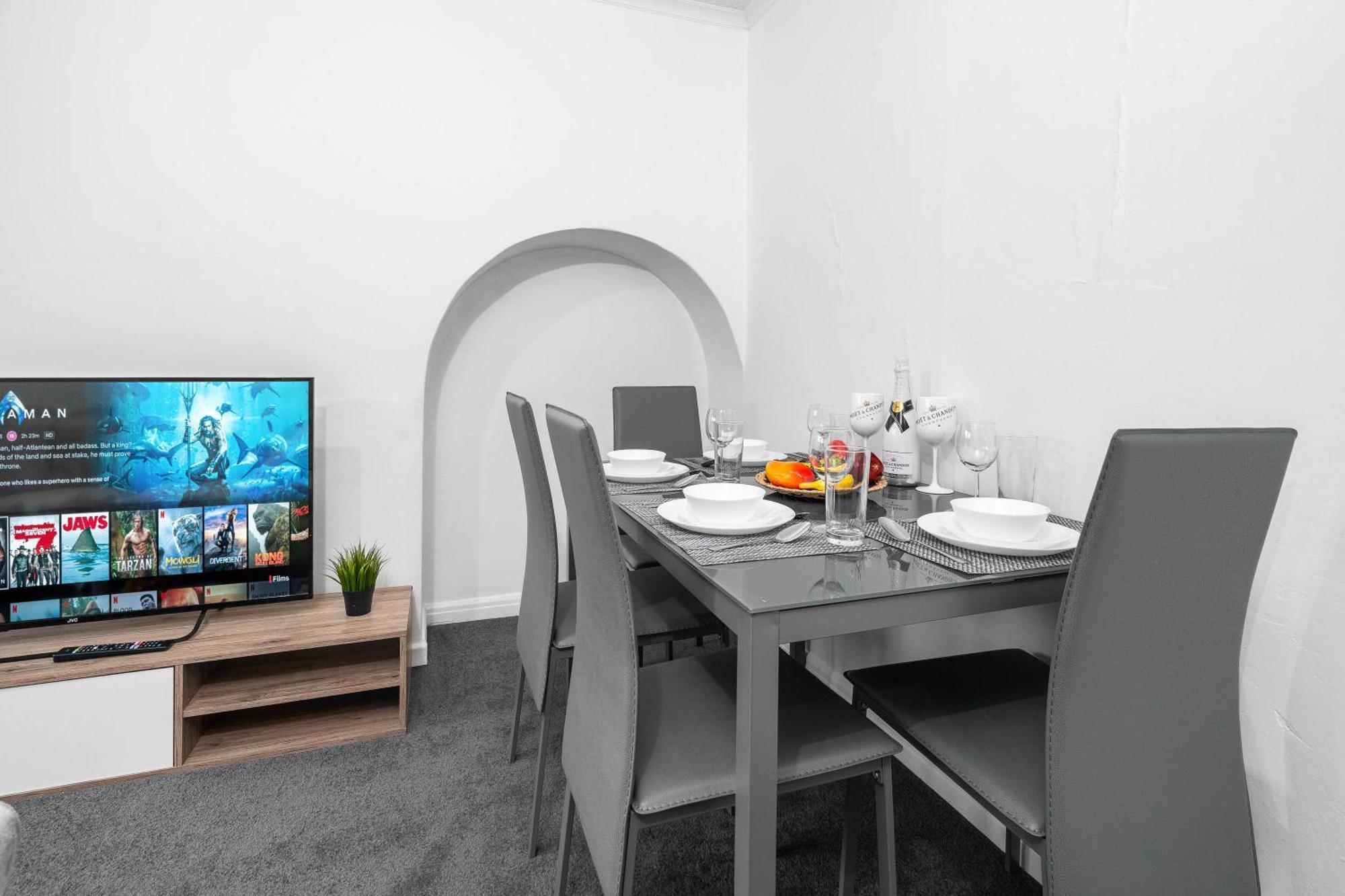 4 Bedroom House - Accommodates 7 - Garden - Parking - Netflix - Wifi - 559T Birmingham Ngoại thất bức ảnh