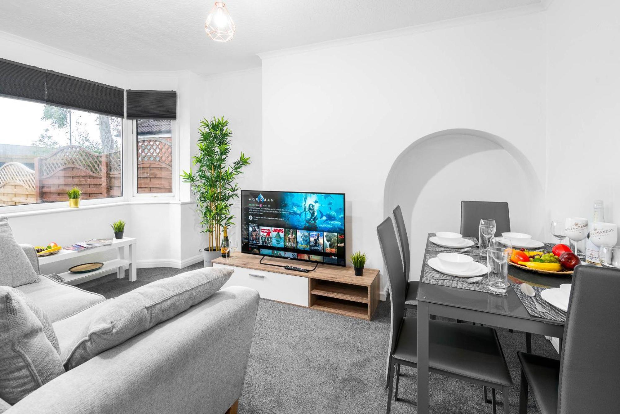 4 Bedroom House - Accommodates 7 - Garden - Parking - Netflix - Wifi - 559T Birmingham Ngoại thất bức ảnh